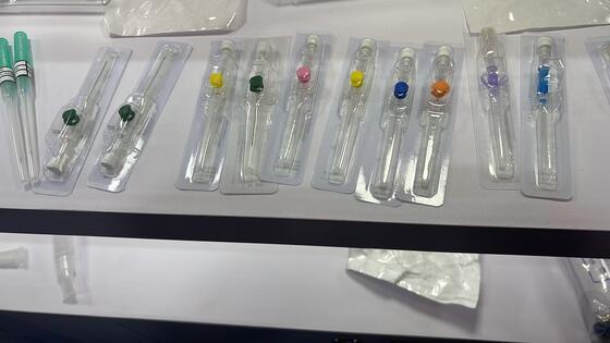 Bon prix Canule IV jetable avec conception à ailettes, tailles 14G-26G, et PVC biocompatible pour une insertion sécurisée en ligne